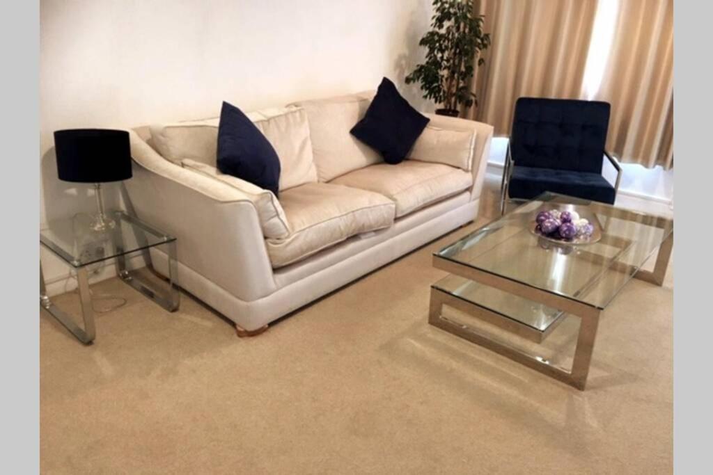 Kb99 Comfy 2 Bedroom House In Horsham, Pets Very Welcome With Easy Links To London And Gatwick Exterior foto